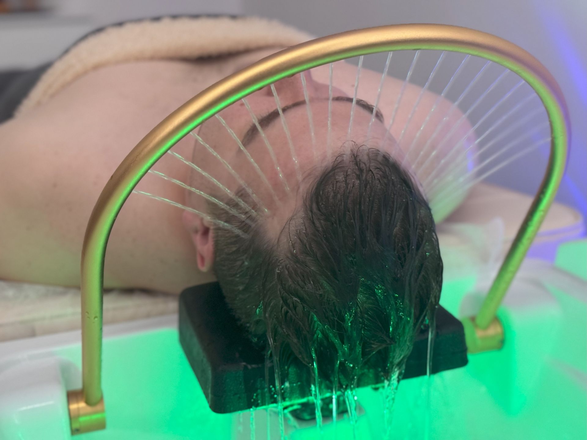 Profesjonalny head spa dla mężczyzn – oczyszczanie i masaż skóry głowy